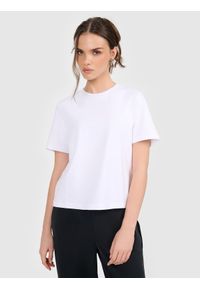 4f - 4F T-shirt regular gładki damski - biały M. Okazja: na co dzień. Kolor: biały. Materiał: dzianina, bawełna. Długość rękawa: krótki rękaw. Długość: krótkie. Wzór: gładki. Styl: casual #1