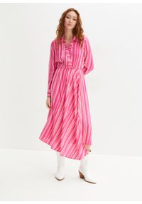 bonprix - Sukienka koszulowa z asymetryczną linią dołu. Kolor: różowy. Materiał: materiał. Wzór: paski. Typ sukienki: koszulowe, asymetryczne #1