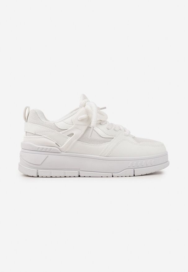 Renee - Białe Sneakersy Streetwearowe na Niskiej Platformie Veniffia. Okazja: na co dzień. Kolor: biały. Materiał: jeans. Obcas: na platformie