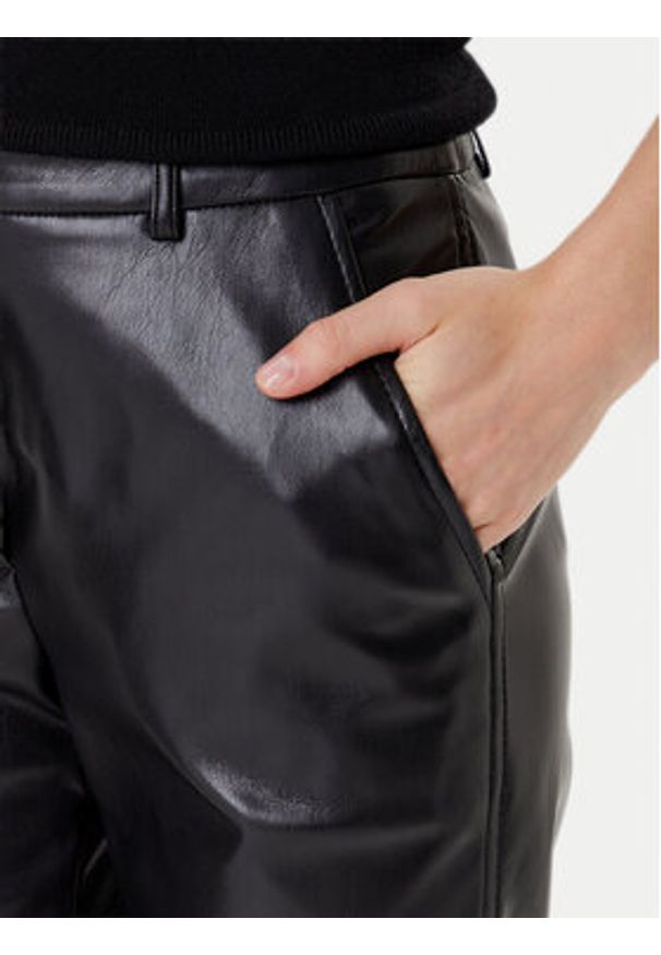 Marella Spodnie z imitacji skóry Teodora 2523786011 Czarny Slim Fit. Kolor: czarny. Materiał: skóra