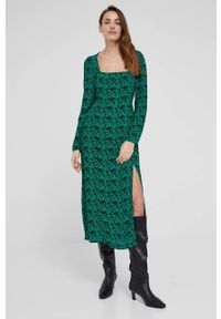 Answear Lab sukienka kolor zielony midi rozkloszowana. Kolor: zielony. Materiał: tkanina. Długość rękawa: długi rękaw. Typ sukienki: rozkloszowane. Styl: wakacyjny. Długość: midi
