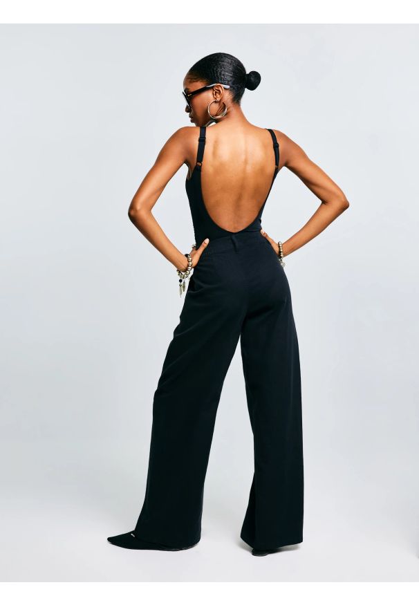 Big-Star - Spodnie damskie z szeroką nogawką z dodatkiem lnu czarne Malu 907. Okazja: na co dzień. Stan: podwyższony. Kolor: czarny. Materiał: len. Sezon: lato. Styl: elegancki, retro, klasyczny, casual