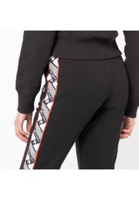 Spodnie dresowe damskie Champion Jacquard Logo Tape Cuffed Joggers (112762-KK001). Kolor: czarny. Materiał: dresówka #5