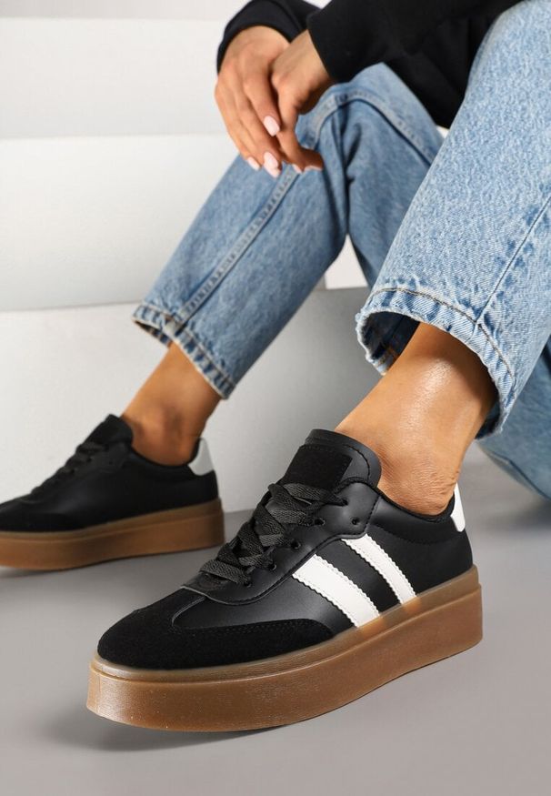 Born2be - Czarne Sneakersy w Stylu Tenisówek z Geometrycznym Wzorem Avelresil. Okazja: na co dzień. Kolor: czarny. Materiał: jeans. Wzór: geometria