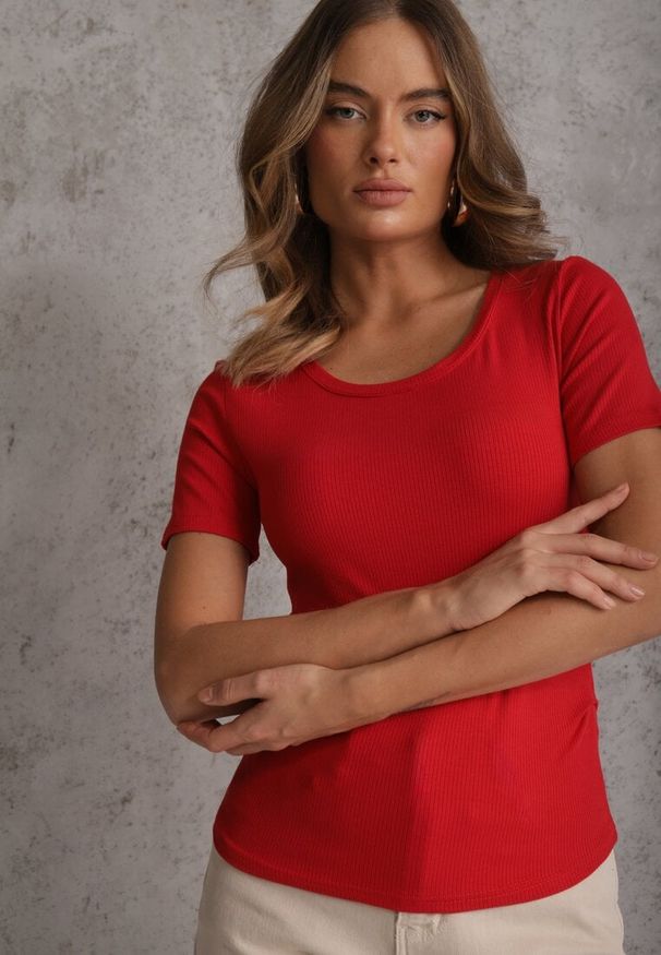 Renee - Czerwony T-shirt w Prążki z Marszczeniami po Bokach Nedala. Okazja: na co dzień. Kolor: czerwony. Wzór: prążki. Styl: elegancki, casual