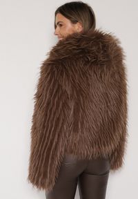 Born2be - Brązowa Kurtka Futerko na Suwak z Kapturem Zetale. Okazja: na spacer. Typ kołnierza: kaptur. Kolor: brązowy. Materiał: futro. Wzór: gładki #3