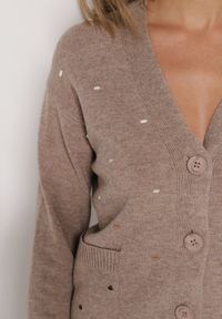 Born2be - Beżowy Rozpinany Kardigan w Kropki Tusvanea. Okazja: na co dzień. Kolor: beżowy. Materiał: jeans. Wzór: kropki. Styl: klasyczny, casual #4