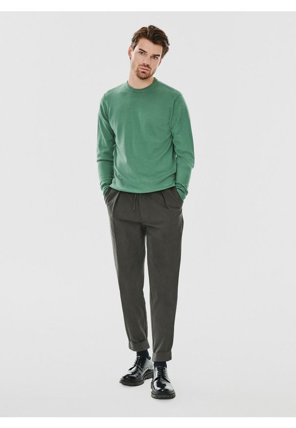 Pako Lorente - PAKO LORENTE – Zielony męski sweter. Kolor: czerwony, niebieski, zielony. Materiał: akryl, wełna, poliamid. Wzór: gładki. Sezon: jesień