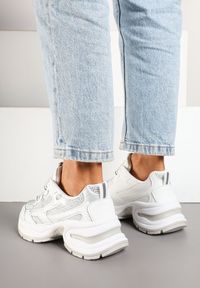 Renee - Białe Brokatowe Sneakersy w Streetwearowym Stylu na Piankowej Podeszwie Felindris. Okazja: na co dzień. Zapięcie: sznurówki. Kolor: biały. Materiał: jeans. Wzór: aplikacja #3