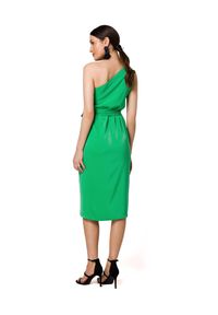 Makover - Koktajlowa sukienka asymetryczna na jedno ramię zielona. Okazja: na imprezę, na wesele, na ślub cywilny. Kolor: zielony. Sezon: lato. Typ sukienki: asymetryczne. Styl: wizytowy #3