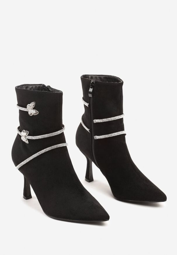 Born2be - Czarne Botki na Szpilce z Cyrkoniami i Motylami Sassitana. Okazja: na co dzień. Kolor: czarny. Materiał: jeans. Obcas: na szpilce. Styl: wizytowy, casual, elegancki