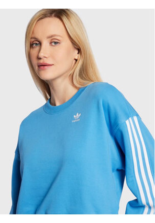 Adidas - adidas Bluza Allover Print HN3641 Niebieski Relaxed Fit. Kolor: niebieski. Materiał: bawełna. Wzór: nadruk