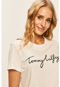 TOMMY HILFIGER - Tommy Hilfiger - T-shirt. Okazja: na co dzień. Kolor: biały. Materiał: dzianina. Wzór: nadruk. Styl: casual