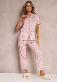 Renee - Różowy 2-częściowy Komplet Piżamowy z Koszulą na Guziki i Spodniami z Gumką w Talii Peneleta. Kolor: różowy. Długość: długie #1