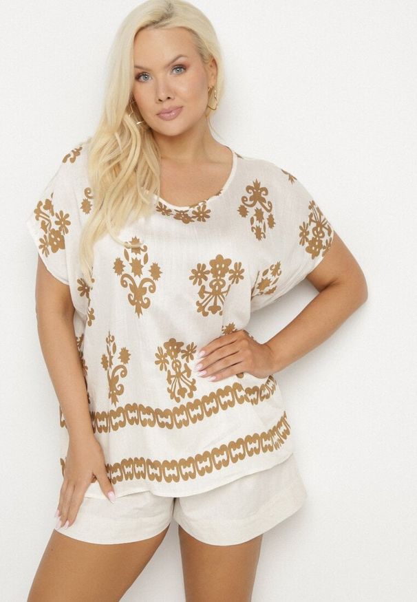 Born2be - Jasnobeżowa Bluzka z Wiskozy we Wzór w Stylu Boho Lunaseia. Okazja: na co dzień. Kolor: beżowy. Materiał: wiskoza. Styl: boho