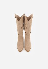 Born2be - Ciemnobeżowe Kozaki Kowbojki na Stożkowym Obcasie z Ażurową Cholewką Tidanna. Okazja: na co dzień, na randkę. Kolor: beżowy. Szerokość cholewki: normalna. Wzór: ażurowy. Materiał: zamsz, jeans. Sezon: lato. Obcas: na obcasie. Styl: casual, klasyczny. Wysokość obcasa: średni #3