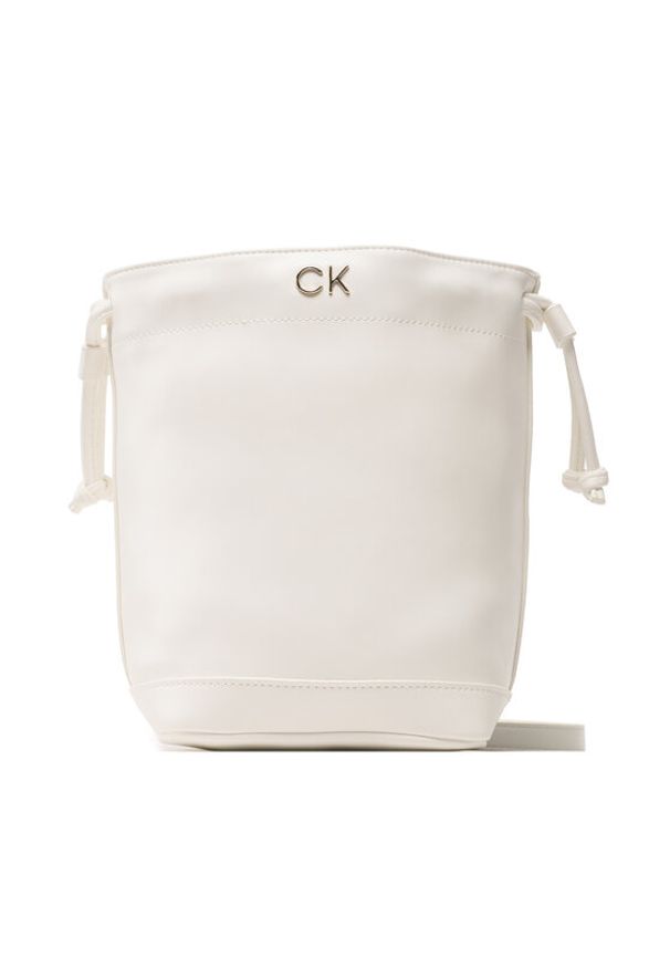Calvin Klein Jeans Torebka Re-Lock Drawstring Bag Mini K60K610450 Biały. Kolor: biały. Materiał: skórzane