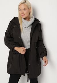 Born2be - Czarna Kurtka Typu Parka z Kapturem i Podpinanymi Rękawami Falunea. Okazja: na co dzień, na spacer. Typ kołnierza: kaptur. Kolekcja: plus size. Kolor: czarny. Materiał: jeans. Styl: klasyczny, sportowy, casual, elegancki #5