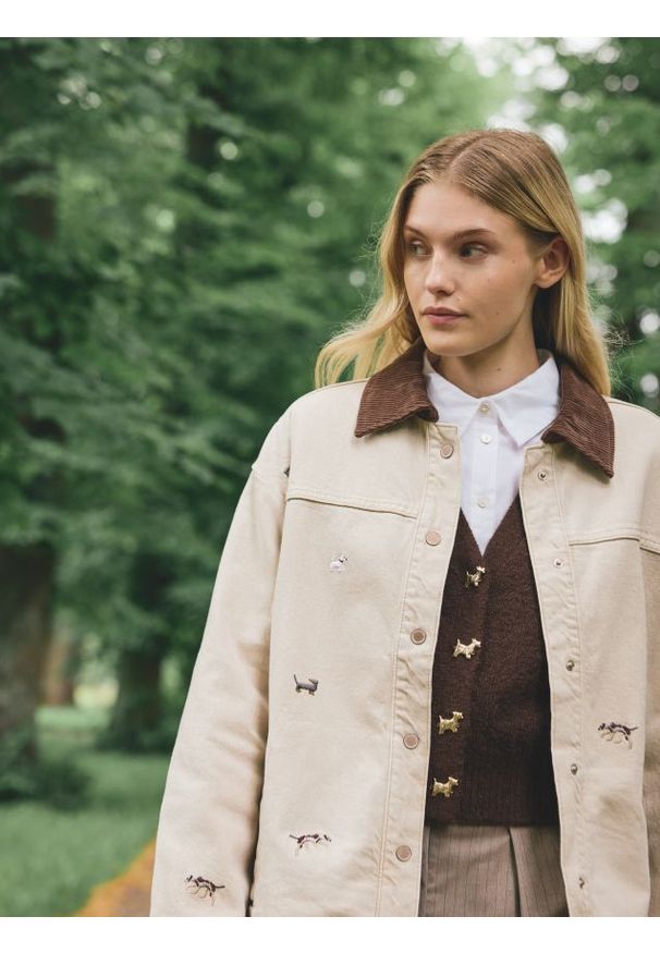 Reserved - Koszula z minimalistycznym haftem - biały. Kolor: biały. Materiał: bawełna. Wzór: haft