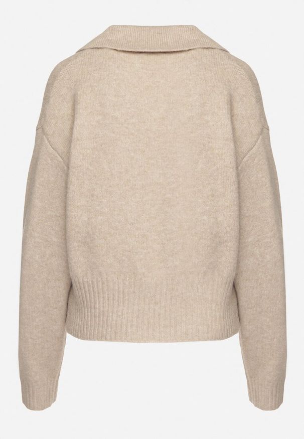Born2be - Beżowy Sweter o Krótkim Kroju z Kołnierzykiem i Dekoltem w Serek Valentarisa. Okazja: na co dzień. Typ kołnierza: dekolt w serek. Kolor: beżowy. Materiał: bawełna, jeans. Długość: krótkie. Styl: klasyczny, elegancki, casual
