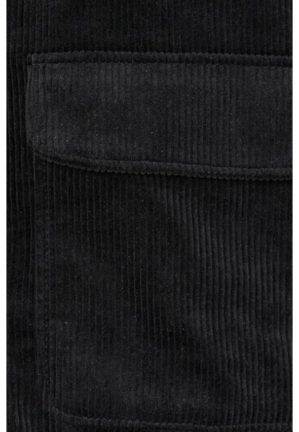 Dr. Denim Koszula sztruksowa damska kolor czarny relaxed z kołnierzykiem klasycznym. Typ kołnierza: kołnierzyk klasyczny. Kolor: czarny. Materiał: denim, sztruks. Styl: klasyczny