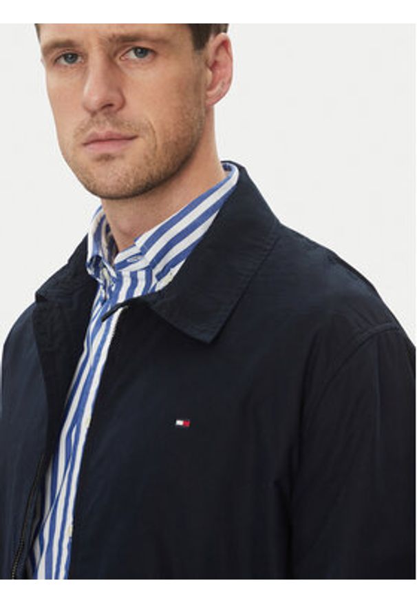 TOMMY HILFIGER - Tommy Hilfiger Kurtka przejściowa MW0MW38715 Granatowy Regular Fit. Kolor: niebieski. Materiał: bawełna