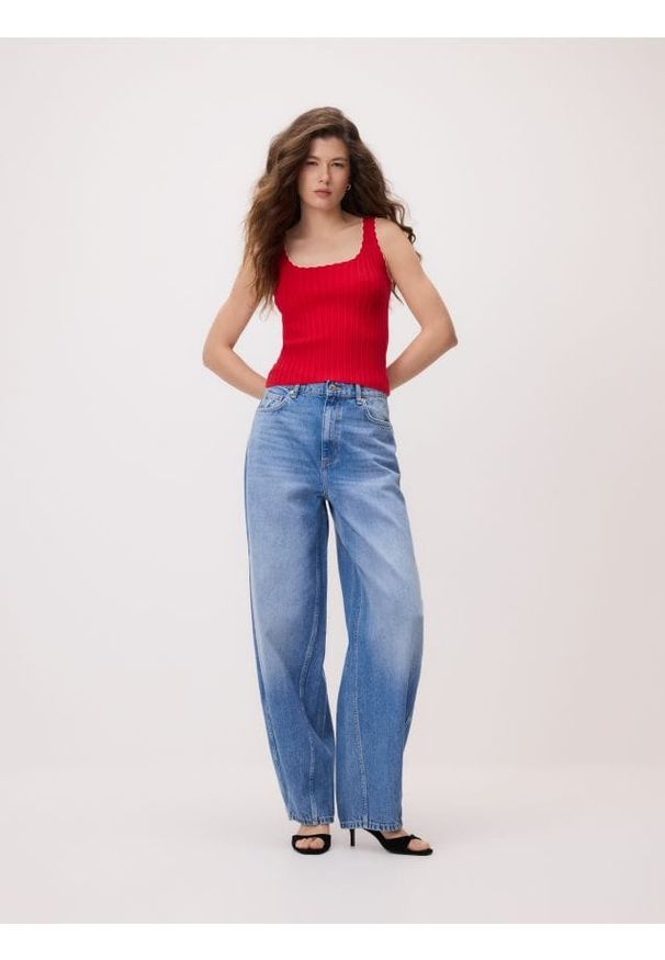 Reserved - Prążkowany top z wiskozą - czerwony. Kolor: czerwony. Materiał: wiskoza, prążkowany