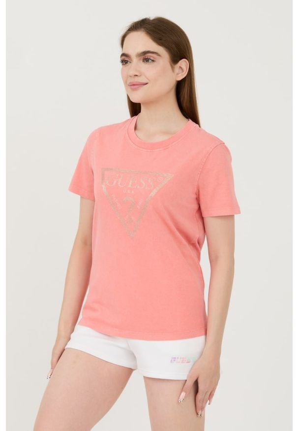 Guess - GUESS Różowy t-shirt Vintage Logo. Kolor: różowy. Styl: vintage