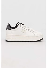 Tommy Jeans sneakersy skórzane TJW FLATFORM ANIMAL PRINT kolor biały EN0EN02537. Zapięcie: sznurówki. Kolor: biały. Materiał: skóra. Wzór: nadruk. Obcas: na platformie