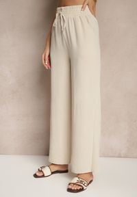 Renee - Beżowe Szerokie Spodnie High Waist z Gumką w Pasie Savimirae. Okazja: na co dzień. Stan: podwyższony. Kolor: beżowy. Styl: elegancki, casual #4