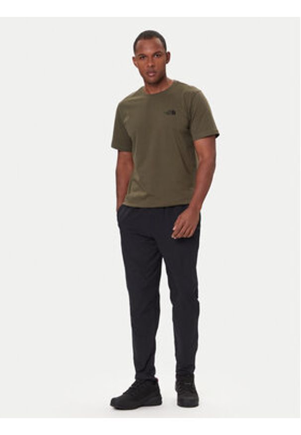 The North Face T-Shirt Box Nse Edge Of Light NF0A8E3H Zielony Regular Fit. Kolor: zielony. Materiał: bawełna