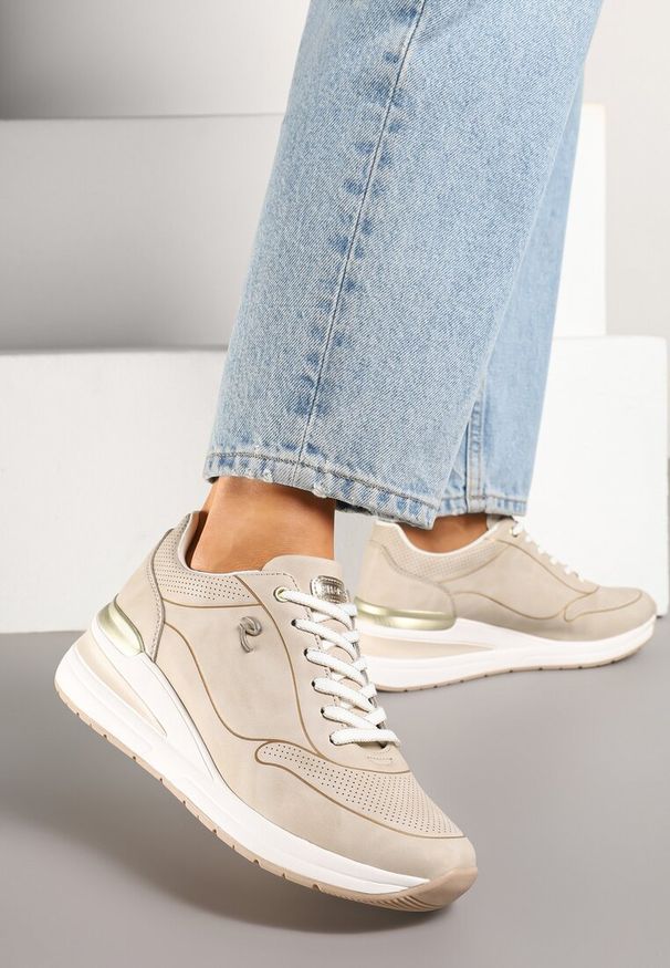 Born2be - Beżowe Sneakersy na Koturnie z Ozdobnymi Tłoczeniami Maroriella. Okazja: na co dzień. Kolor: beżowy. Materiał: jeans. Szerokość cholewki: normalna. Wzór: aplikacja. Obcas: na koturnie