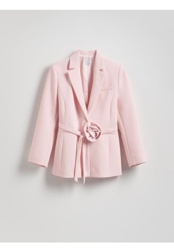 Reserved - Marynarka z ozdobną różą - pastelowy róż. Kolor: różowy. Materiał: wiskoza, tkanina