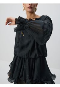 Reserved - Sukienka mini z wiązaniem - czarny. Kolor: czarny. Materiał: tkanina. Długość: mini #1