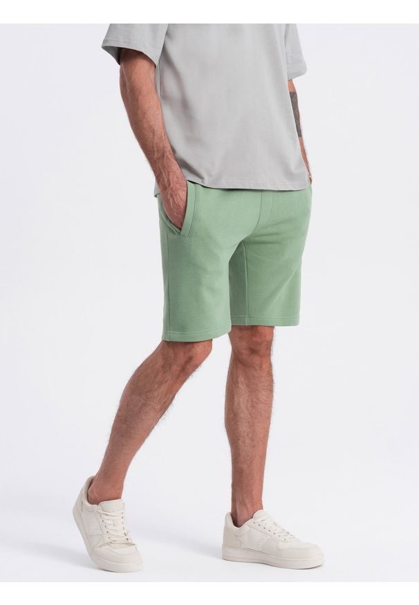 Ombre Clothing - Męskie spodenki dzianinowe ze ściągaczem i kieszeniami - zielone V3. Kolor: zielony. Materiał: dzianina. Styl: wakacyjny