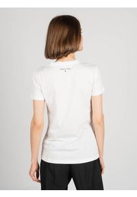 Patrizia Pepe T-Shirt | 2M3922/A4V5 | Maglia | Kobieta | Biały. Okazja: na co dzień. Kolor: biały. Materiał: bawełna. Długość rękawa: krótki rękaw. Długość: krótkie. Wzór: aplikacja, nadruk. Styl: casual