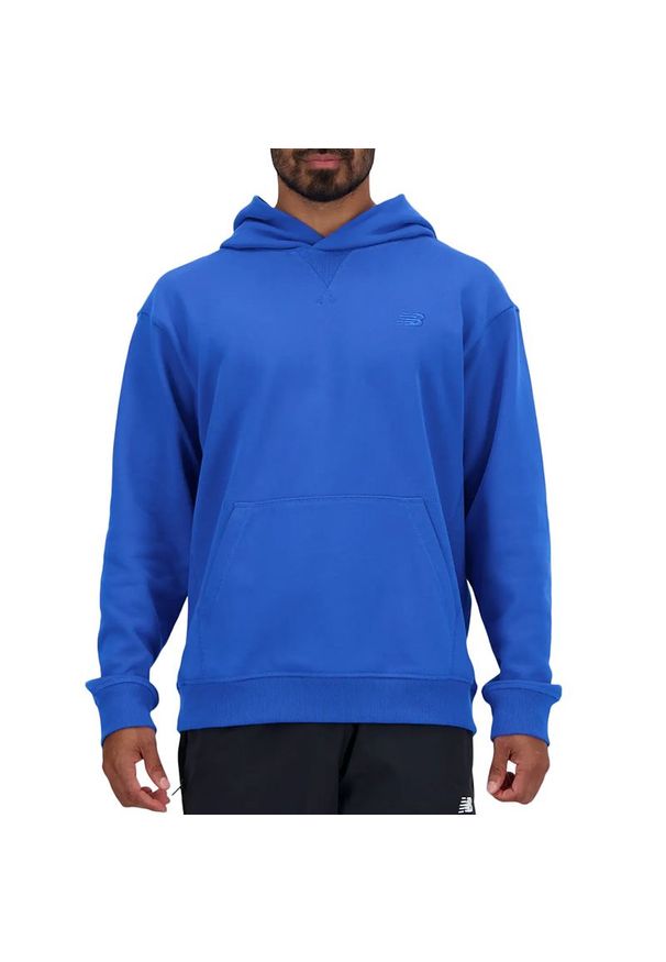 Bluza New Balance MT41534BUL - niebieska. Okazja: na co dzień. Typ kołnierza: kaptur. Kolor: niebieski. Materiał: bawełna. Styl: casual