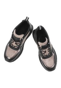 Sneakersy damskie Filippo, skórzane na płaskiej podeszwie sznurowane z okrągłym noskiem, taupe-czarne, DP7406-TP-BK. Okazja: na spacer, na co dzień. Nosek buta: okrągły. Kolor: czarny. Materiał: skóra. Obcas: na płaskiej podeszwie. Sport: turystyka piesza #3