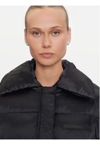 Calvin Klein Płaszcz zimowy K20K207728 Czarny Slim Fit. Kolor: czarny. Materiał: syntetyk. Sezon: zima #6