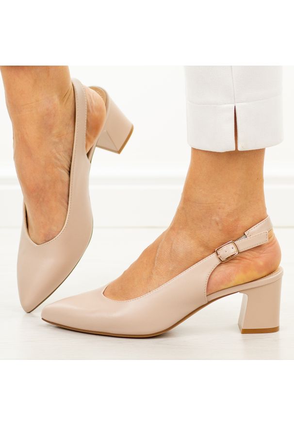 Różowe krem czółenka damskie bez pięty Sergio Leone Sk463. Okazja: do pracy, na wesele, na ślub cywilny. Zapięcie: pasek. Kolor: różowy. Materiał: skóra. Sezon: wiosna, lato. Obcas: na obcasie. Styl: elegancki, klasyczny, wizytowy. Wysokość obcasa: niski