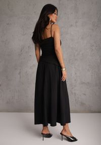 Renee - Czarna Sukienka z Bawełny na Ramiączkach z Asymetryczną Warstwą w Talii Petimelle. Okazja: na co dzień. Typ kołnierza: dekolt kwadratowy. Kolor: czarny. Wzór: gładki. Typ sukienki: asymetryczne. Materiał: bawełna. Długość rękawa: na ramiączkach. Sezon: lato. Styl: casual #4