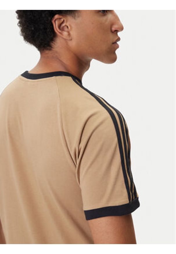 Adidas - adidas T-Shirt adicolor Classics 3-Stripes JY1370 Beżowy Slim Fit. Kolor: beżowy. Materiał: bawełna