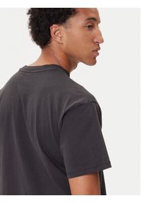 Levi's® T-Shirt Red Tab™ A0637-0001 Czarny Boxy Fit. Kolor: czarny. Materiał: bawełna