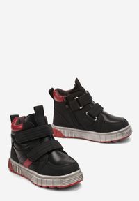 Born2be - Czarno-Czerwone Botki w Sportowym Stylu Mocno Ocieplone na Rzep Zolfrona. Okazja: na co dzień. Zapięcie: rzepy. Kolor: czarny. Materiał: jeans. Styl: sportowy