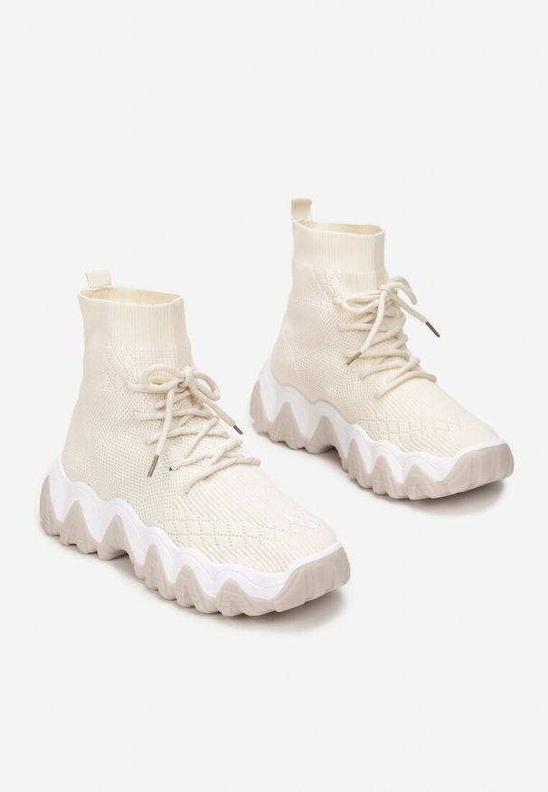Born2be - Jasnobeżowe Sneakersy Zarinaith. Nosek buta: okrągły. Zapięcie: bez zapięcia. Kolor: beżowy. Materiał: materiał. Szerokość cholewki: normalna