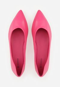 Renee - Fuksjowe Balerinki ze Szpiczastymi Noskami w Eleganckim Stylu Lagenaria. Okazja: na imprezę, na co dzień. Nosek buta: szpiczasty. Kolor: różowy. Materiał: jeans, materiał. Wzór: kwiaty. Styl: elegancki #3