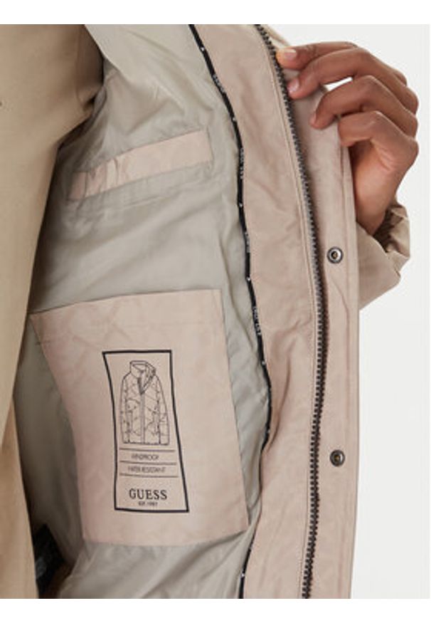 Guess Kurtka zimowa M5BL2M W2232 Beżowy Regular Fit. Kolor: beżowy. Materiał: syntetyk. Sezon: zima
