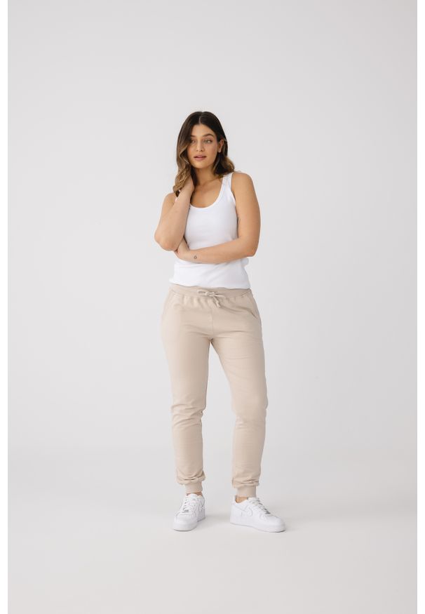 SPODNIE JOGGERS PIASKOWE XL - Flawless. Materiał: dresówka, skóra, materiał, bawełna. Długość: długie. Styl: klasyczny, sportowy, elegancki