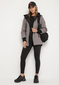 Born2be - Brązowa Kurtka o Pudełkowym Kroju z Kapturem Tulavera. Okazja: na co dzień, na spacer. Typ kołnierza: kaptur. Kolor: brązowy. Materiał: jeans. Styl: casual #5