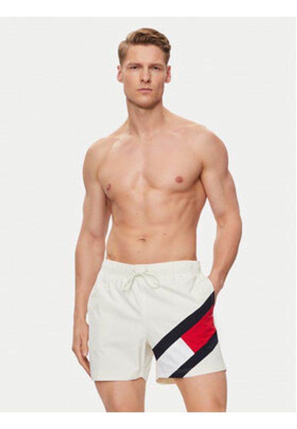 TOMMY HILFIGER - Tommy Hilfiger Szorty kąpielowe UM0UM02048 Biały Slim Fit. Kolor: biały. Materiał: syntetyk